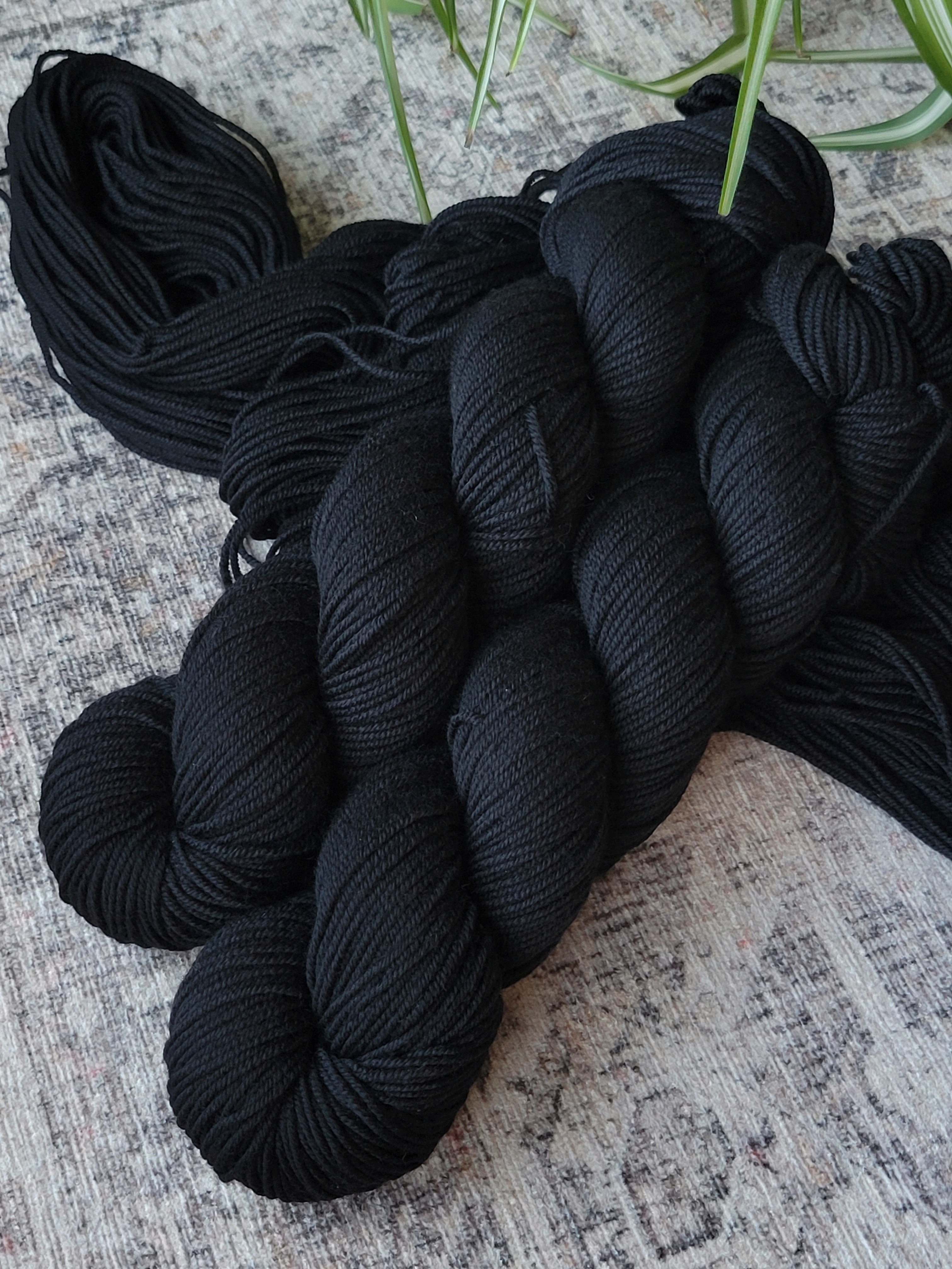 Metamorphic Worsted Weight Yarn - Obsidian – Seawall Fibres